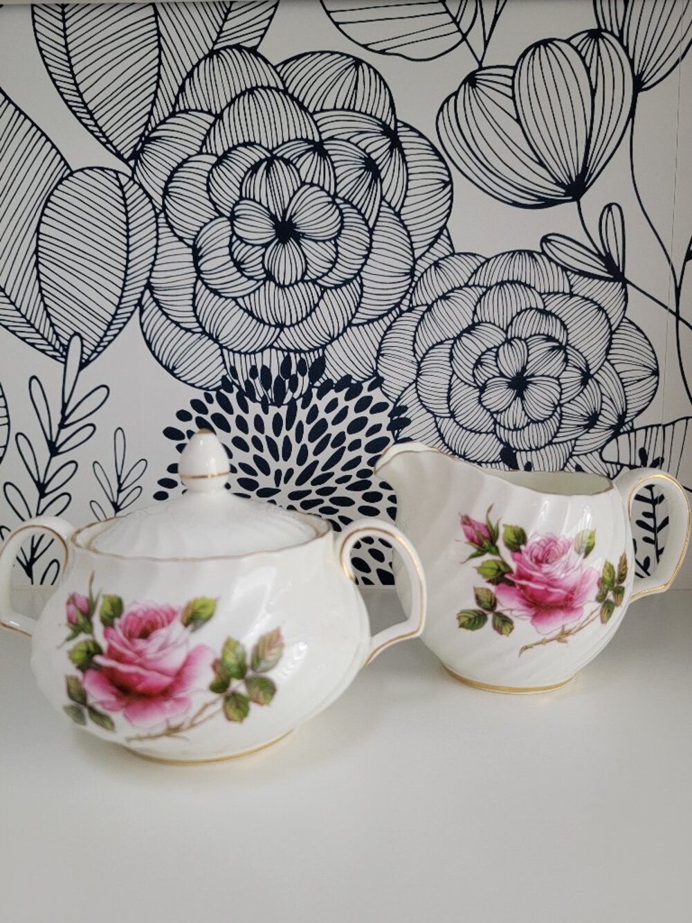 Northumbria creamer & sugar w/lid set Carleton Rose; pink rose gold trim swirl